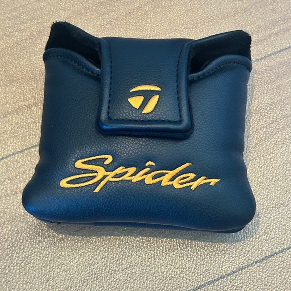 NEW TaylorMade Spider Tour Black Putter Headcover - Picture 1 of 3